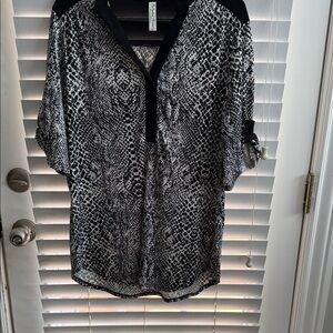 Chic Lace Black and White Snake Print Women's Top